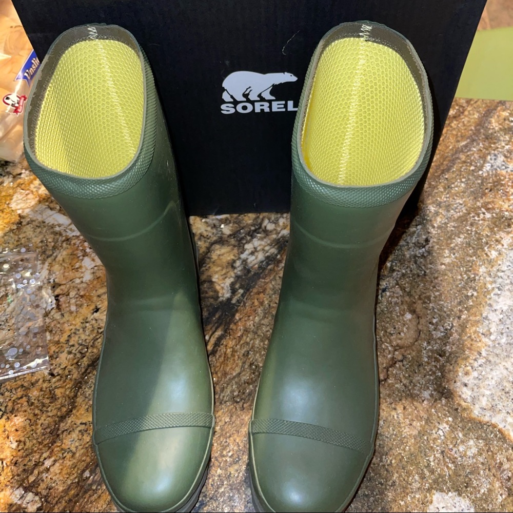 Sorel Brand New Muck Boots Womens Size 10